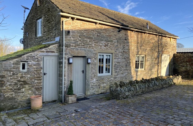 Charming Croft Cottage on the doorstep of the Peak District near Barlow