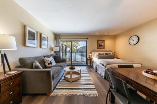 Charming Deluxe Studio w/Lake View #246 at Donner Lake Village