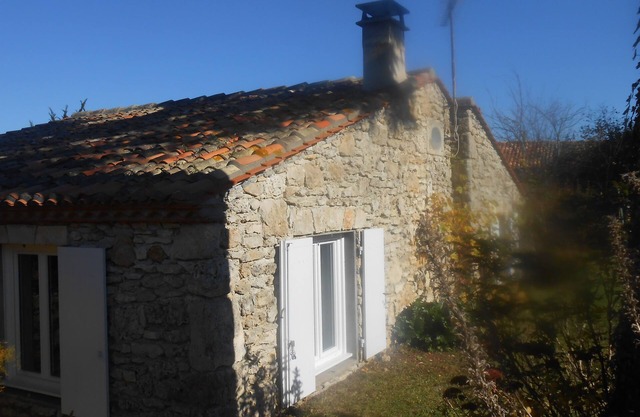 Charming detached Cottage/Gite with private pool, 15 min from Angouleme