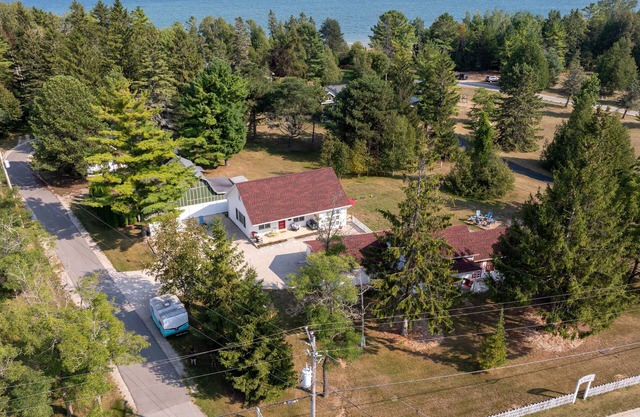 Charming Door County cottage steps from Lake Michigan Beach in Jacksonport WI