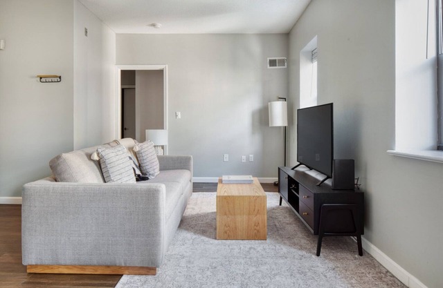 Charming Dorchester/Milton 1BR next to Milton T stop, by Blueground