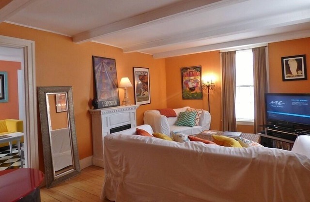 Charming, Downtown, Walk Everywhere, Spacious, Clean, 70" TV, Sleep Number Beds