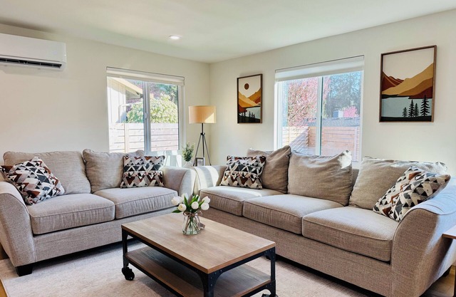 Charming Entire Guesthouse in Bellevue, 2 minutes to I-90