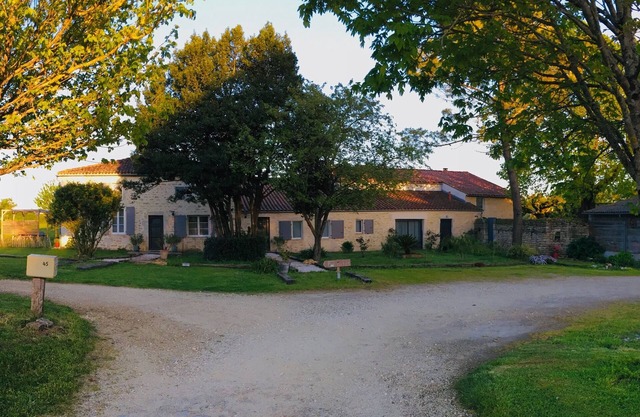 Charming estate for 16 people with swimming pool and large garden