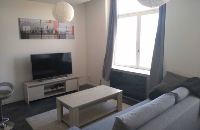 Charming F2 bright 45m2 near sea & city center & train station