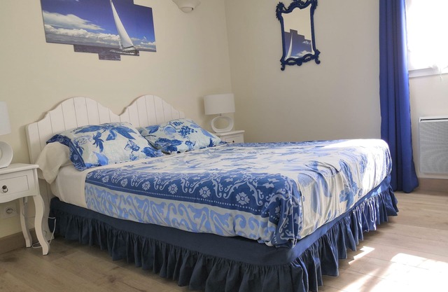 Charming F2 with terrace and parking on the ground floor of a private villa