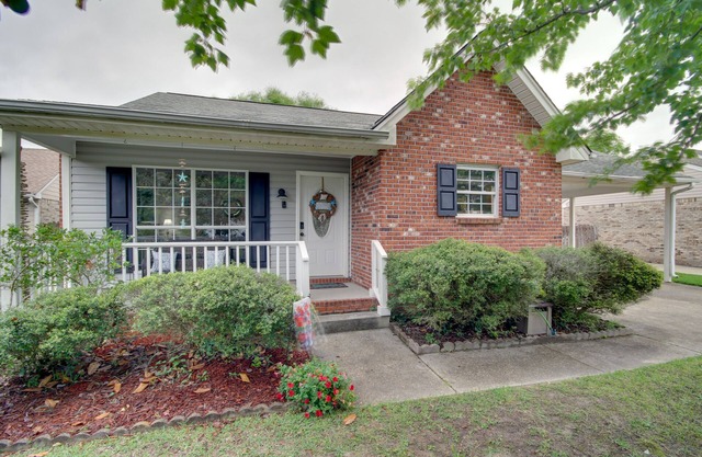 Charming Family Cottage Near Pass Christian Beach!