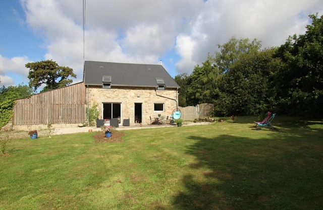 Charming Farmhouse in Cotentin: Private Garden, Terrace, Wi-Fi, Close to Beaches and Cherbourg
