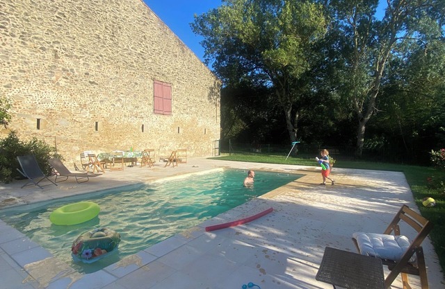 Charming farmhouse surrounded by nature with salt-water pool near Toulouse