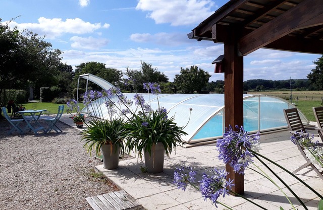 Charming Farmhouse with Pool, Garden, and Play Areas in Vallons-de-l'Erdre