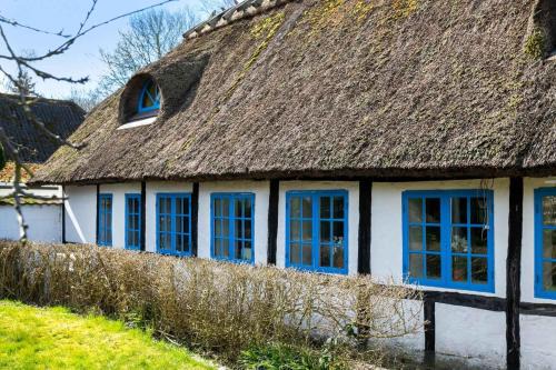Charming Farmhouse With Room For 8