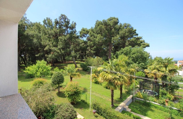 Charming flat just 350 metres from the beach with private balcony and sea view