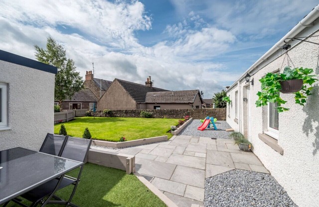 Charming Forfar House + Hot Tub