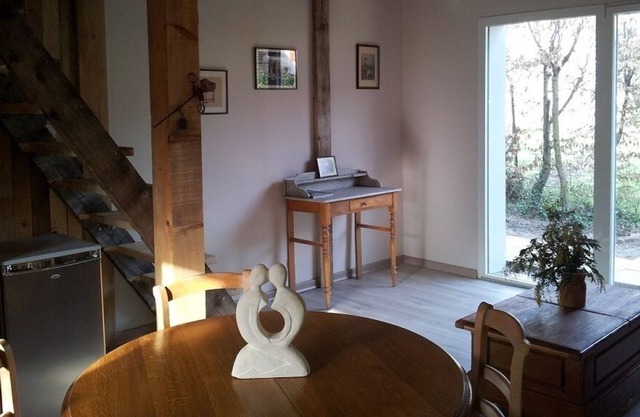 CHARMING HOUSE 250 METERS FROM THE LAKE .....