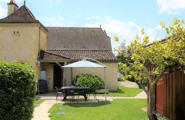 Charming House with Shared Pool near Bergerac Vineyards