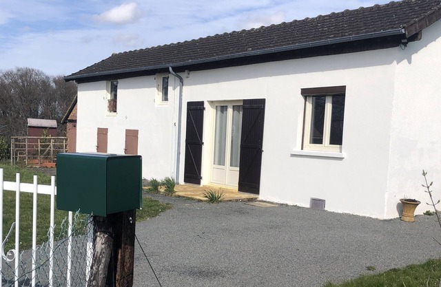 Charming house in the Dordogne near cultural sites and landscaped lake