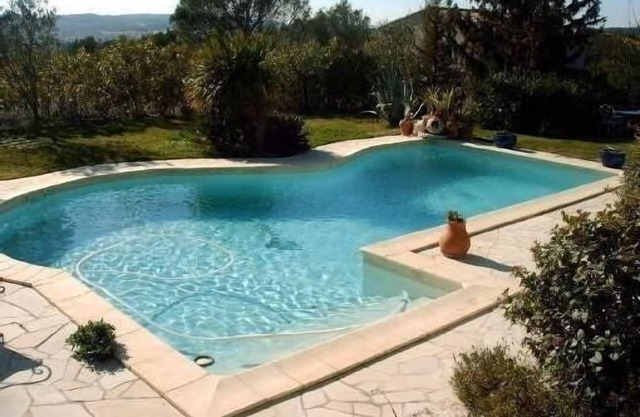 Charming villa with swimming pool, Avignon, 6 people, large Mediterranean garden