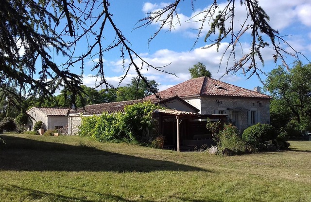 Charming Gîte (4 people) ideal for couples or families, near Montcuqn