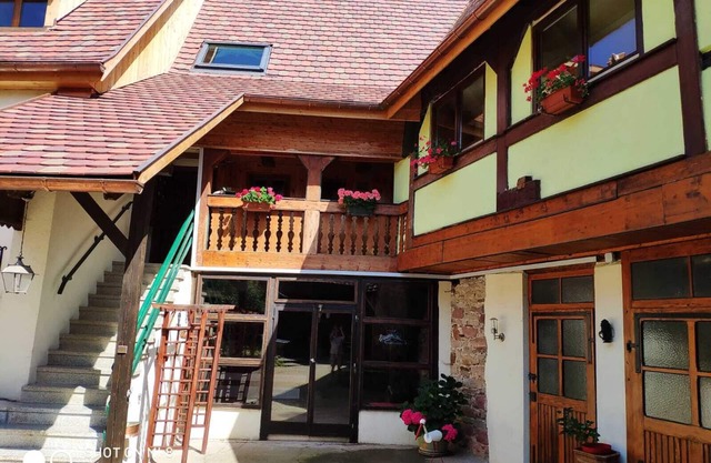 Charming gîte, former wine estate, sleeps 13