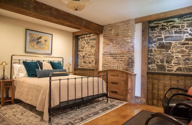 Charming garden apartment with Hudson River views in historic downtown Kingston