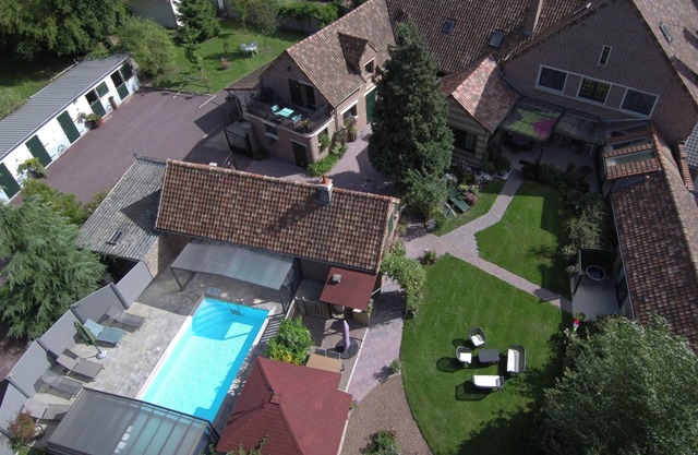 Charming gîte for 6 people with access to a heated and covered swimming pool