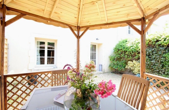 Charming gîte with swimming pool, Nordic bath, close to the D-Day landing beaches.