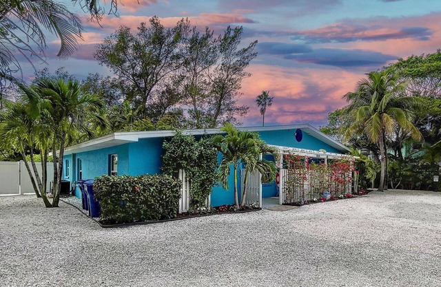 Charming Ground Level Resort Style 3 units Condo of a TRIPLEX- unit A