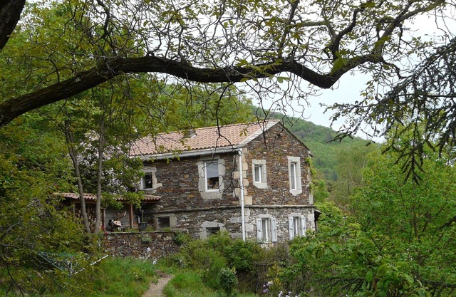 CHARMING GUEST ROOM FOR 2 PEOPLE IN CEVENNES LOZERIENNES