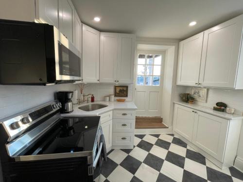 Charming Hillside Retreat in the Heart of Manayunk