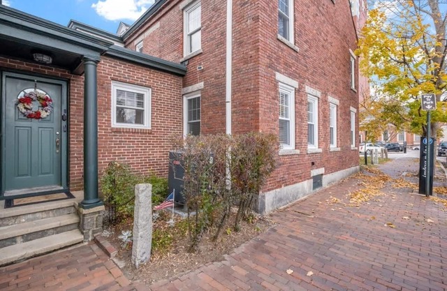 Charming & Historic 2BR Oasis in Downtown Luxury