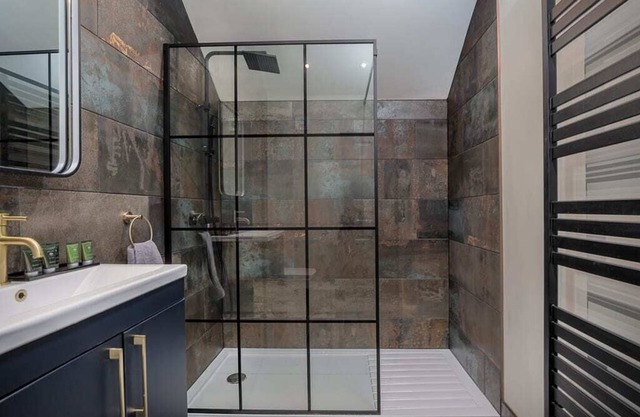Charming Historic Haven in Sheffield City Centre