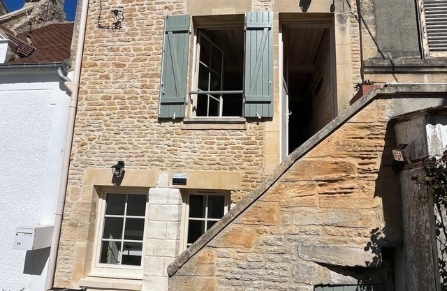 Charming house made of stone, 100 meters from the beach.