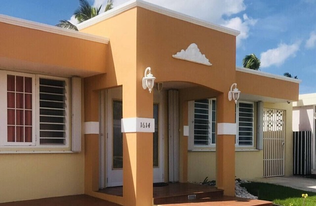 Charming Home Airport-Beach-WaternSolar Panels