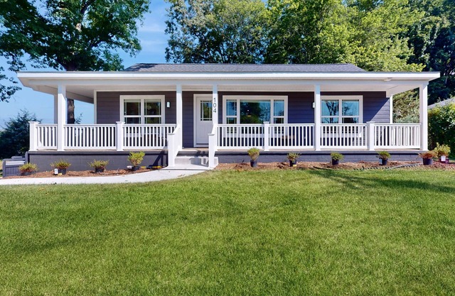 Charming home, dog friendly, with great location and mountain views