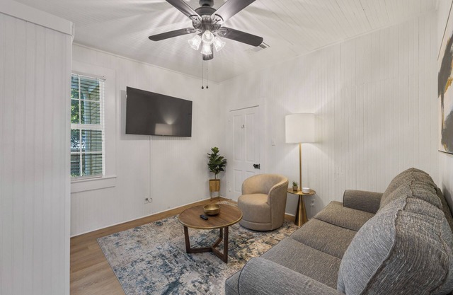 Charming Home— Free parking in Mobile; Mardi Gras