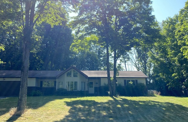 Charming home in Hudson Valley, with a seasonal pool, 2 hours from NYC