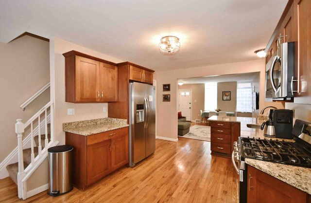 Charming Home Vibrant Neighborhood