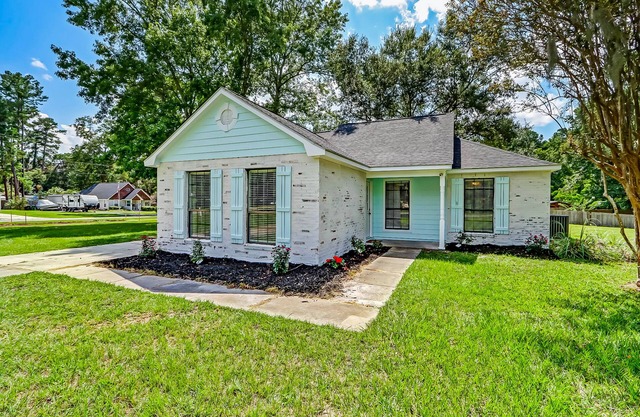 Charming home with patio, central AC, full kitchen, & W/D - near outdoor rec