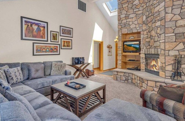 Charming, Hot Tub, SHARC, A/C