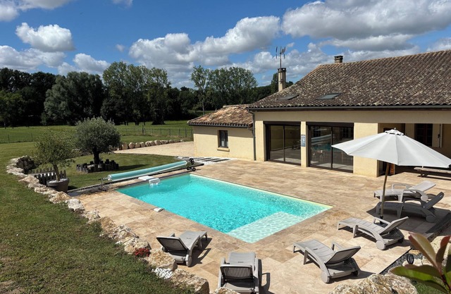 Charming house with heated pool Dordogne. Pets welcome!