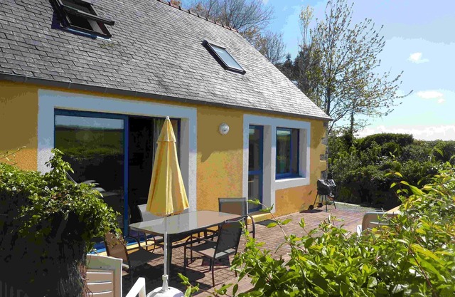 Charming house between sea and countryside near the beaches of Saint Pol and Plougoulm