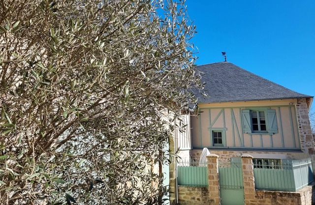 Charming house and terrace in the heart of the village