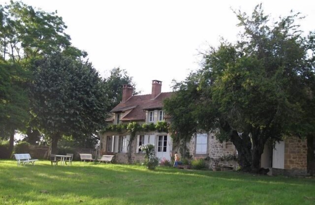 Charming house with large garden on the edge of the Tronçais forest