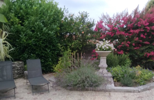 Charming house * in an enclosed wooded garden, 3 bedrooms, 4 double beds.n