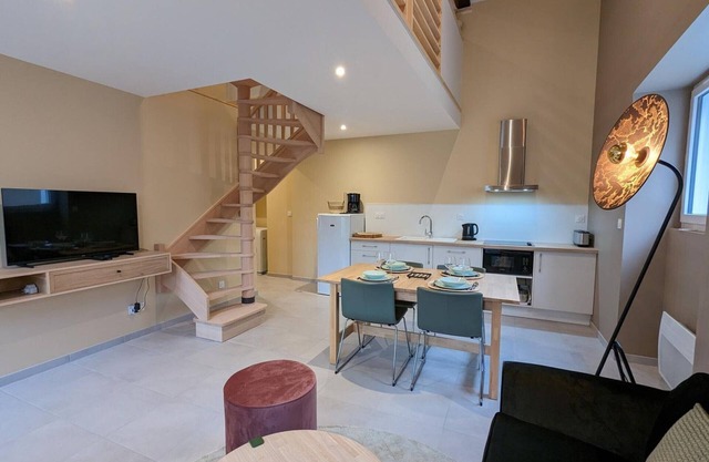 Charming House in Angoulême: Private Courtyard, Modern Amenities, Pet-Friendly, Close to Attractions