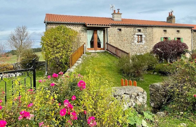 Charming House in Nature, Near Saugues - 3 Bedrooms, Baby Amenities, Fireplace