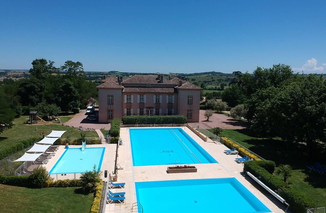 Charming house in the domain of Chateau de Barbet with swimming pool - 8 pers