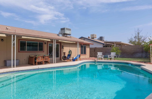 Charming House, Pool, Near Kiwanis Park, Freeways