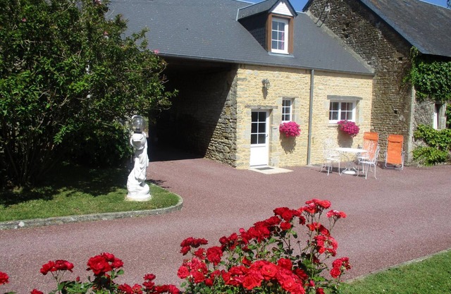 Charming house with enclosed garden and TV, ideal for relaxation