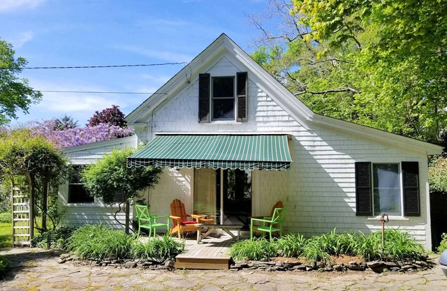 Charming In-Town 2BD Cottage-A/C, Outdoor Space, Walk to Main Street & Harbor